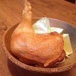 揚鶏屋　伊予 - 料理写真:『揚足鳥』　骨付きもも肉を独自の塩だれにつけてカラッと揚げた愛媛県四国中央市の郷土料理