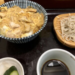 蔦や - 蕎麦屋の親子丼。蕎麦屋らしい味に満足。