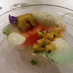 エクアトゥール - 25年8月　パイナップルのラビオリとバーベナとペリエのソルベ　パッションフルーツのソース