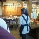 釜揚げうどん 麦の花 - 店内には、お土産やお持ち帰りコーナーも♪
