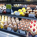 トシ・ヨロイヅカ 東京 - 