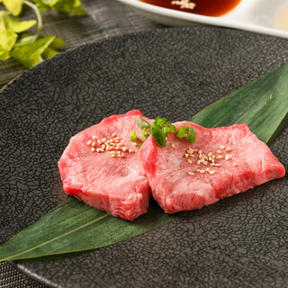 【肉屋直送だからこその仕入れ！】厚切りタン塩！