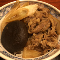 日本橋　本陣房 - 本日のまかない丼は、すき焼き丼