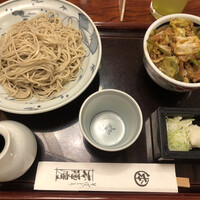 日本橋　本陣房 - まかない丼セット、本日のまかない丼は回鍋肉丼