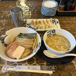 特級鶏蕎麦 龍介 - 味玉龍介つけ蕎麦（中盛）1200円＋餃子400円