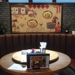 美歓園 中華鉄鍋燉 - 円形のテーブル席