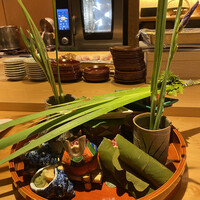 日本料理 小西 - 八寸、鯛のお寿司は柏餅の中に