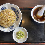 手打ラーメン 豚平 - チャーハン¥690