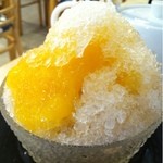 こまきしょくどう 鎌倉不識庵 - 桃のかき氷。お茶とセット ¥800