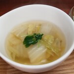 キッチン ブルー グローブ - 白菜スープのアップ