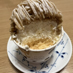 Patisserie emplir - 【綾瀬モンブラン】栗クリームの下は、無糖の生クリームとメレンゲ。