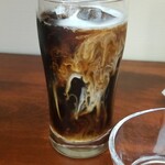 キッチン ブルー グローブ - ミルクを入れます