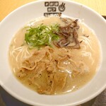 博多新風 - 肉盛濃厚豚骨ラーメン