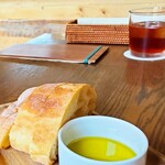 IVY PLACE - アイスティーとパン