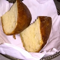 サンタ・マリア・ノヴェッラ・ティサネリーア 京都店 - フォカッチャ　パンは１種ですが塩味が効いて美味しい