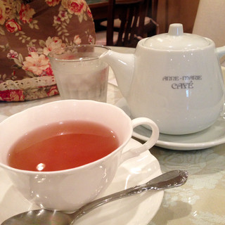 ANNE-MARIE CAFE - ローズ・コングーという紅茶にしました