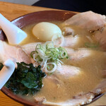 寳龍 - 同行者のチャーシュー麺