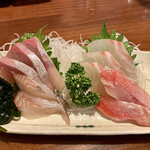 鳥半・魚半 - 定番の刺身盛り合わせ