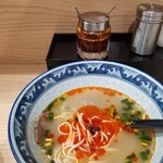 蘭州拉麺店 火焔山 - ラー油マシ。