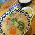 海鮮丼 丸喜 - 野菜たっぷり豚汁定食