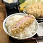 とんかつ いわい - ほんのり桜色のカツオンザライス