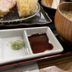 とんかつ いわい - 鹿児島の醤油はちょっと甘いので，茎山葵と合わせるとgood