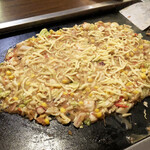 遊 - 6.火の通りを見て全体をまぜ、あとのせチーズが溶けてきたら完成。柔らかいうちに食べるのだそう