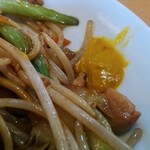 中国家庭料理 大福元 - からしがチョコっと添えられる