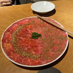 THE KINTAN STEAK - 日本一のサーロインユッケのハーフアンドハーフ