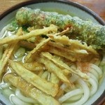吉屋うどん - すでに沢山のお客様で賑わってる店内♪