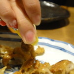 焼鳥・元気 - レモンを絞って・・・