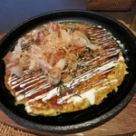 京のお野菜&お粉乃美焼き 茄な - アツアツ鉄板にのってきます