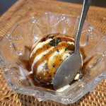 京のお野菜&お粉乃美焼き 茄な - 京の黒ごまアイス