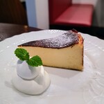 カフェ ファソン - ファソンのバスクチーズケーキ