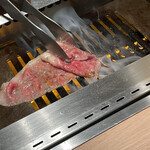 個室焼肉 銀座きたお - 美味しく焼いてくれます♪