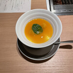 個室焼肉 銀座きたお - デザートはココナッツ風味のブランマンジェマンゴーソース