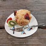 CAFE DE HAZERU - 苺マフィン