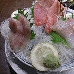 Tsukiji Yamaka - 天然ぶり、ひらめ、大トロ