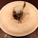 アカ - 稚鮎のフリット ケソ・マンチェゴを削って