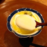 アカ - 富山産山羊のミルクアイスに岡山倉敷産オリーブオイル