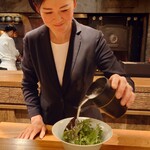 アカ - 26種類の野菜にニンニクと牛乳のスープを注いで