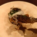 アカ - 手で摘んで戴きましょう。