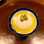 アカ - 富山産山羊のミルクアイスに岡山倉敷産オリーブオイル