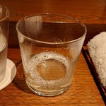 アカ - Katxiña Txakolina（微発泡白ワイン）