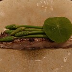 アカ - 太刀魚の炭火焼 アスパラソバージュを乗せて