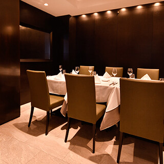 個室1(6～8名様）
                                          個室を繋いで16名様まで対応可
                                          個室料 5,000円