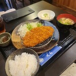 Tonkatsu Shusai Kura - ロースかつ定食1000円 バランス、見た目、良き❤️