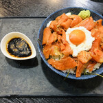 Manyounosato Takaoka - 爆盛 とろ玉鱒ユッケ丼 1500円 (5食限定)