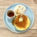 Hawaiian Cafe&Restaurant 魔法のパンケーキ - シロップかけてみた