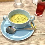 Hawaiian Cafe&Restaurant 魔法のパンケーキ 中野店 - モーニンセットに含まれるスープ